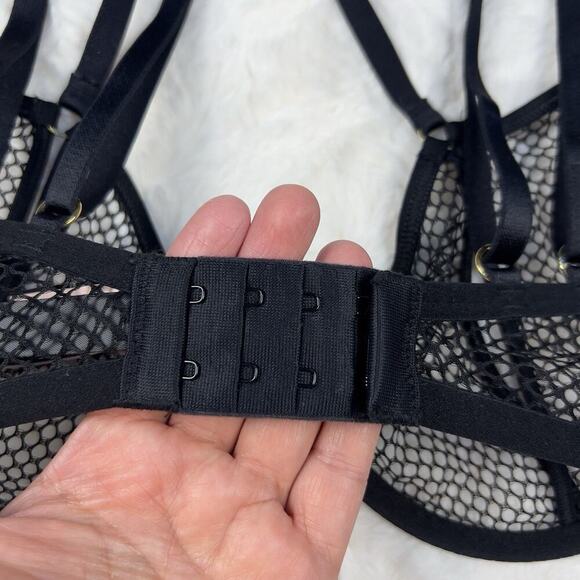 Victoria’s Secret Very Sexy Strappy Mesh Sheer Fishnet Demi Bra Black Sz.M NWT - Picture 6 of 6